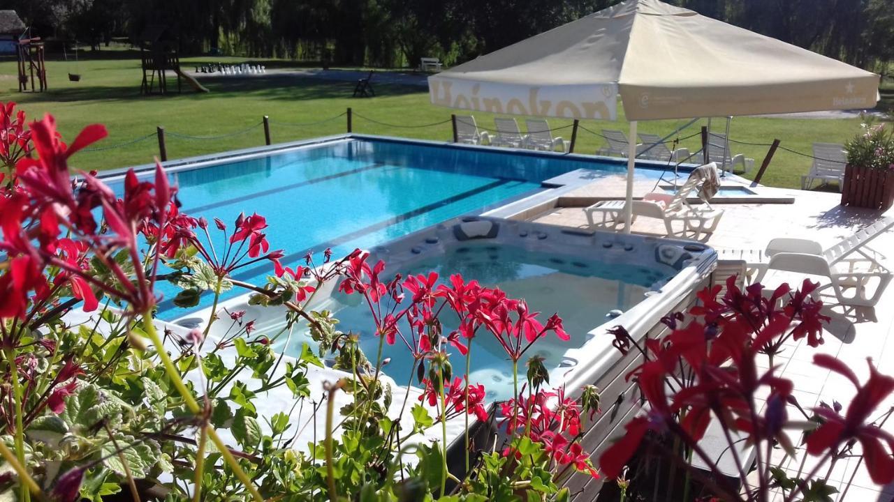 Zichy Park Hotel Bikacs Экстерьер фото