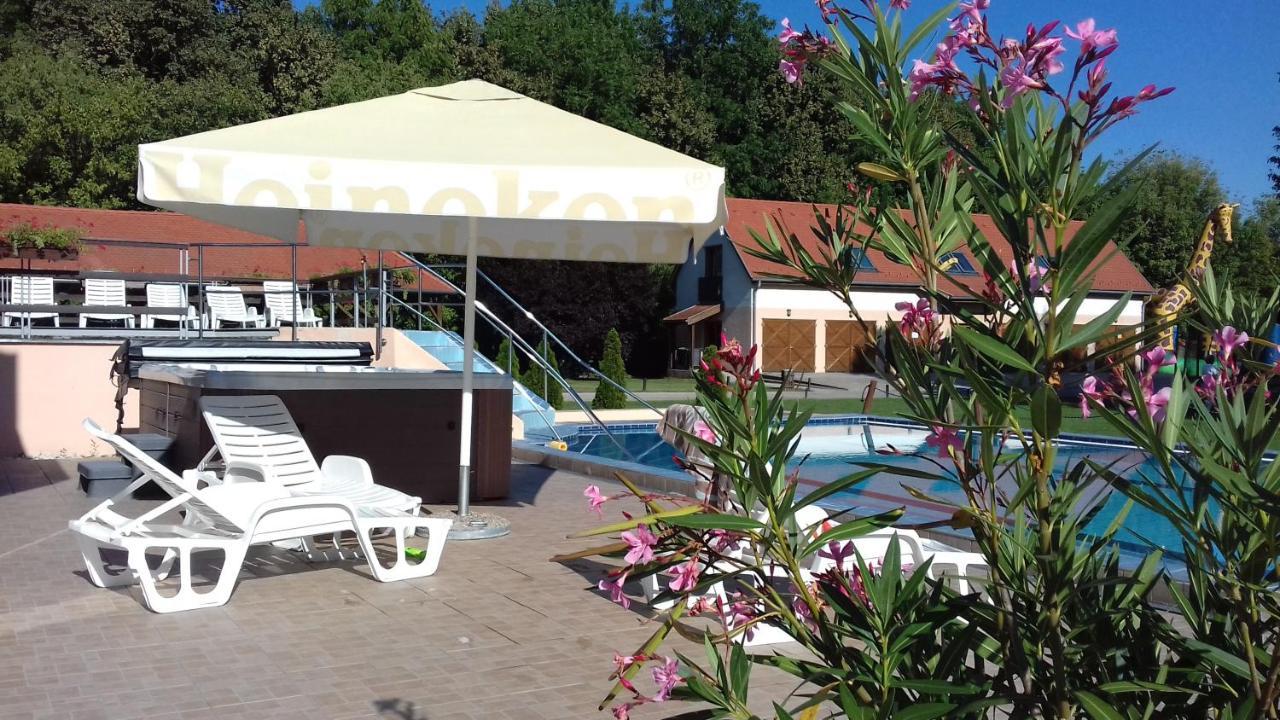 Zichy Park Hotel Bikacs Экстерьер фото