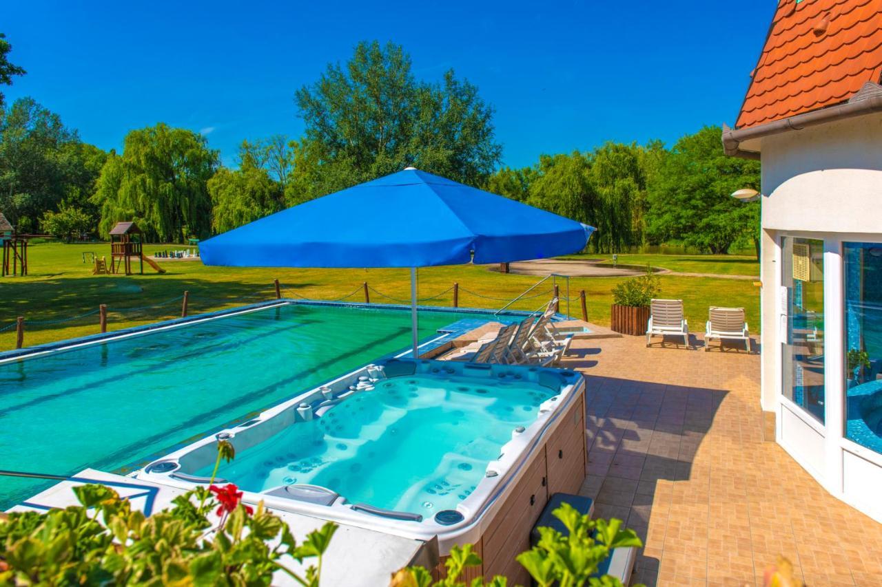 Zichy Park Hotel Bikacs Экстерьер фото