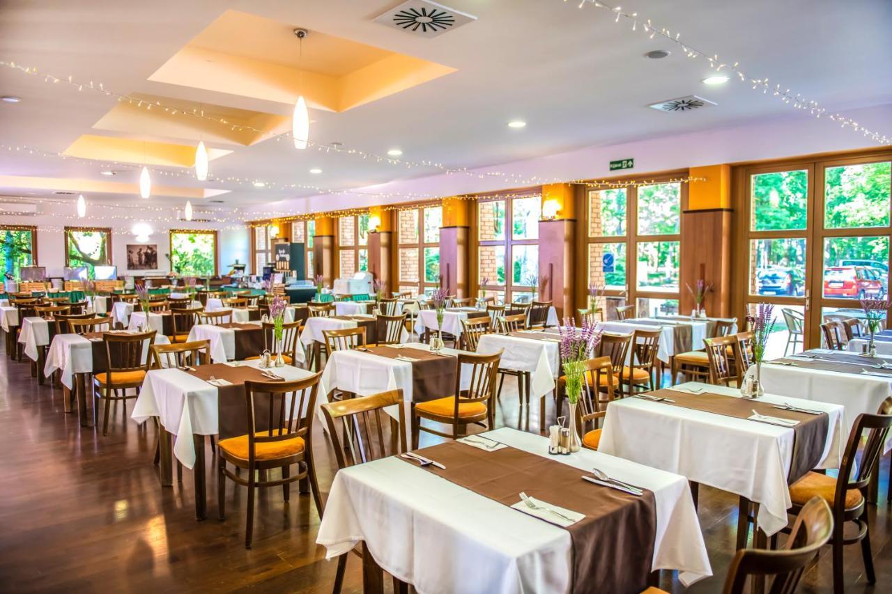 Zichy Park Hotel Bikacs Экстерьер фото