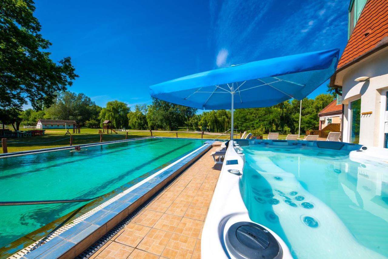 Zichy Park Hotel Bikacs Экстерьер фото