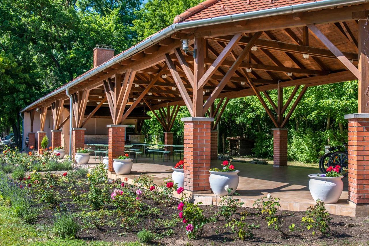 Zichy Park Hotel Bikacs Экстерьер фото