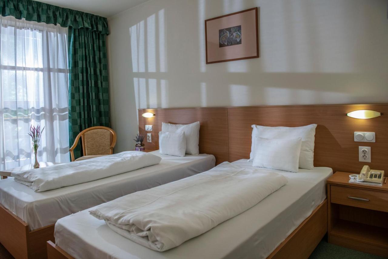 Zichy Park Hotel Bikacs Экстерьер фото