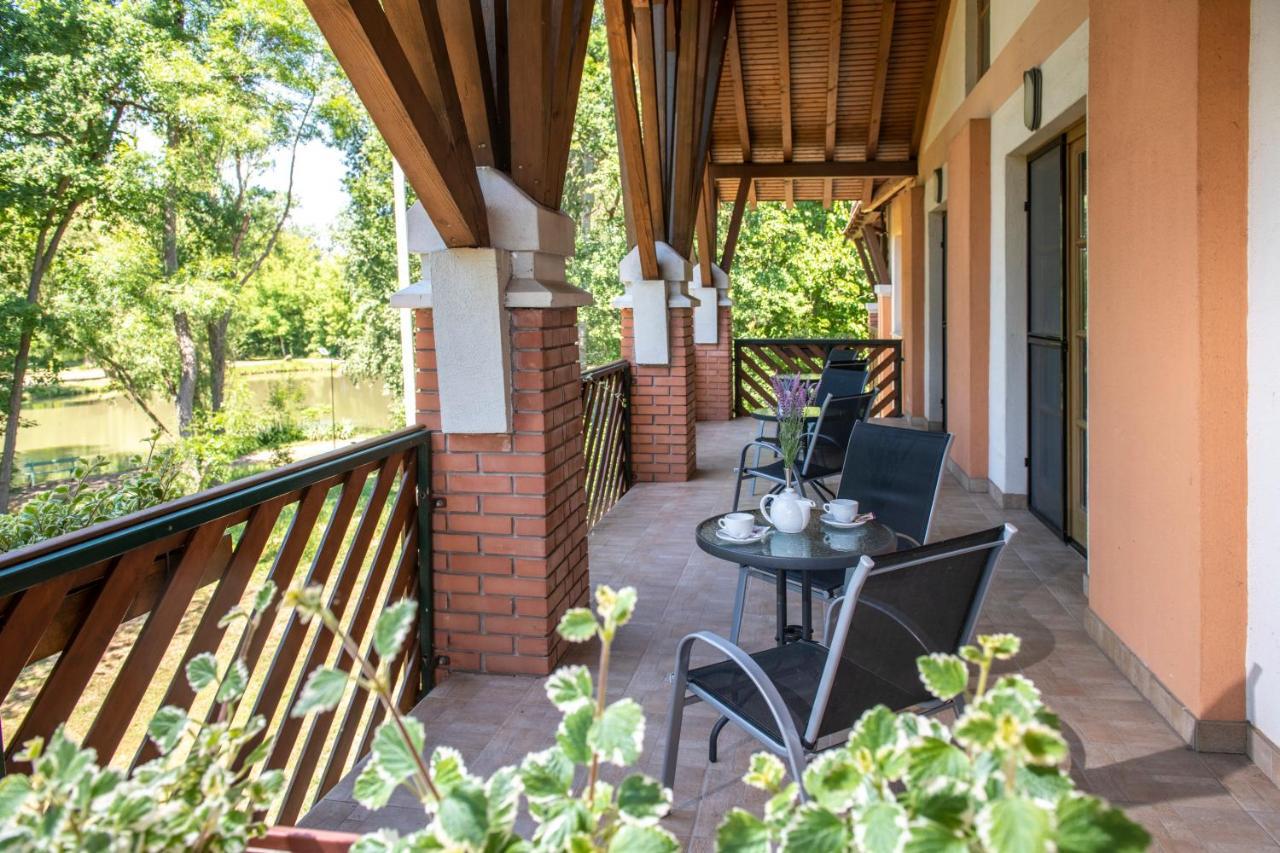 Zichy Park Hotel Bikacs Экстерьер фото