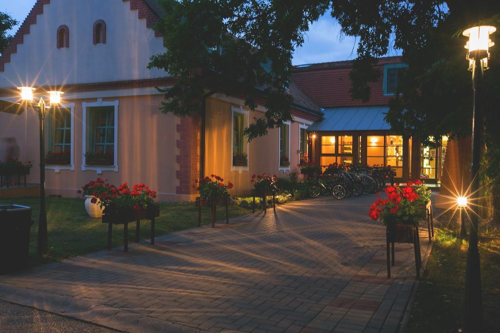 Zichy Park Hotel Bikacs Экстерьер фото