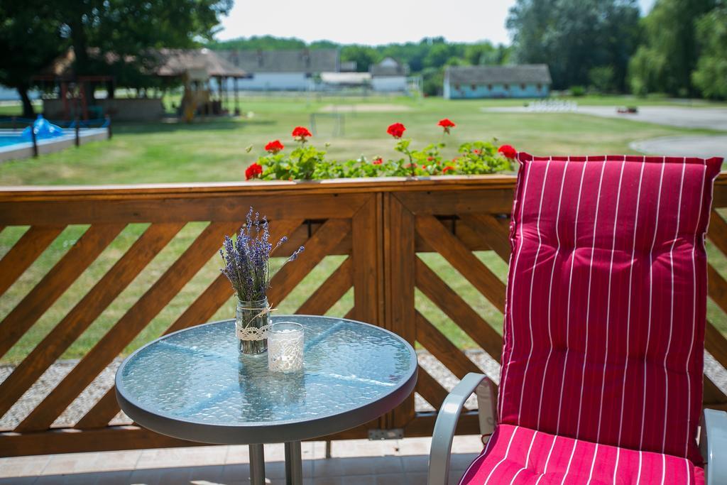 Zichy Park Hotel Bikacs Экстерьер фото