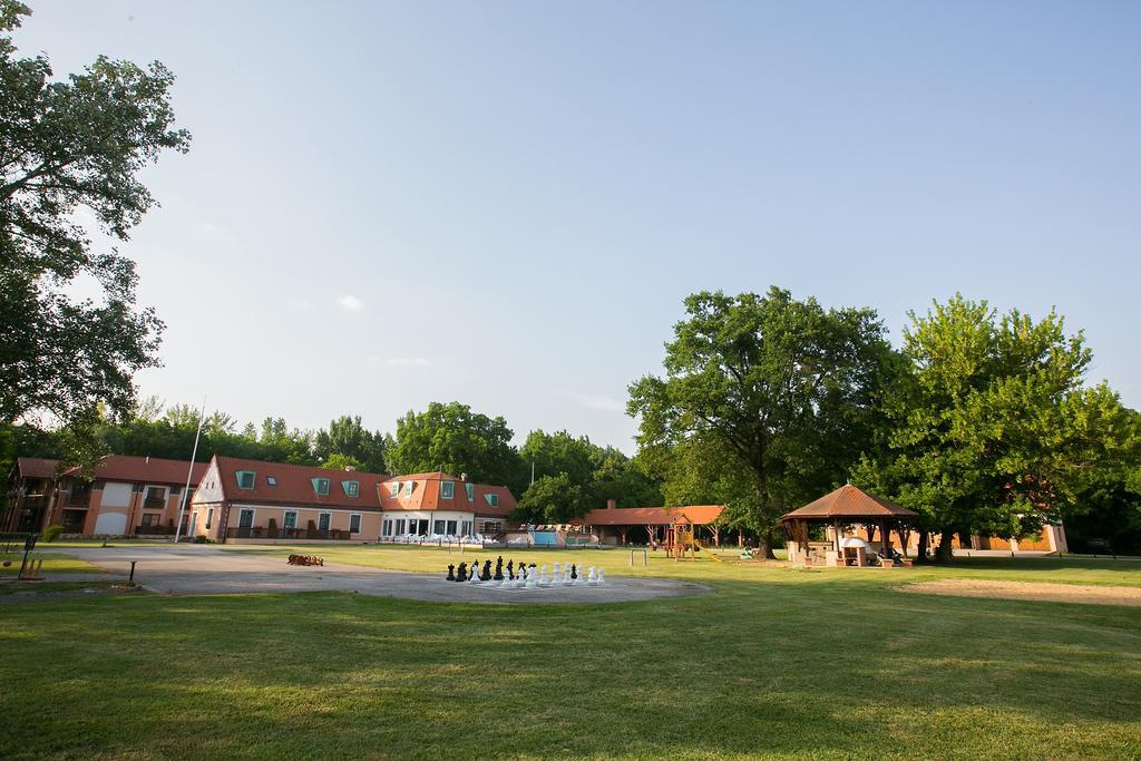 Zichy Park Hotel Bikacs Экстерьер фото