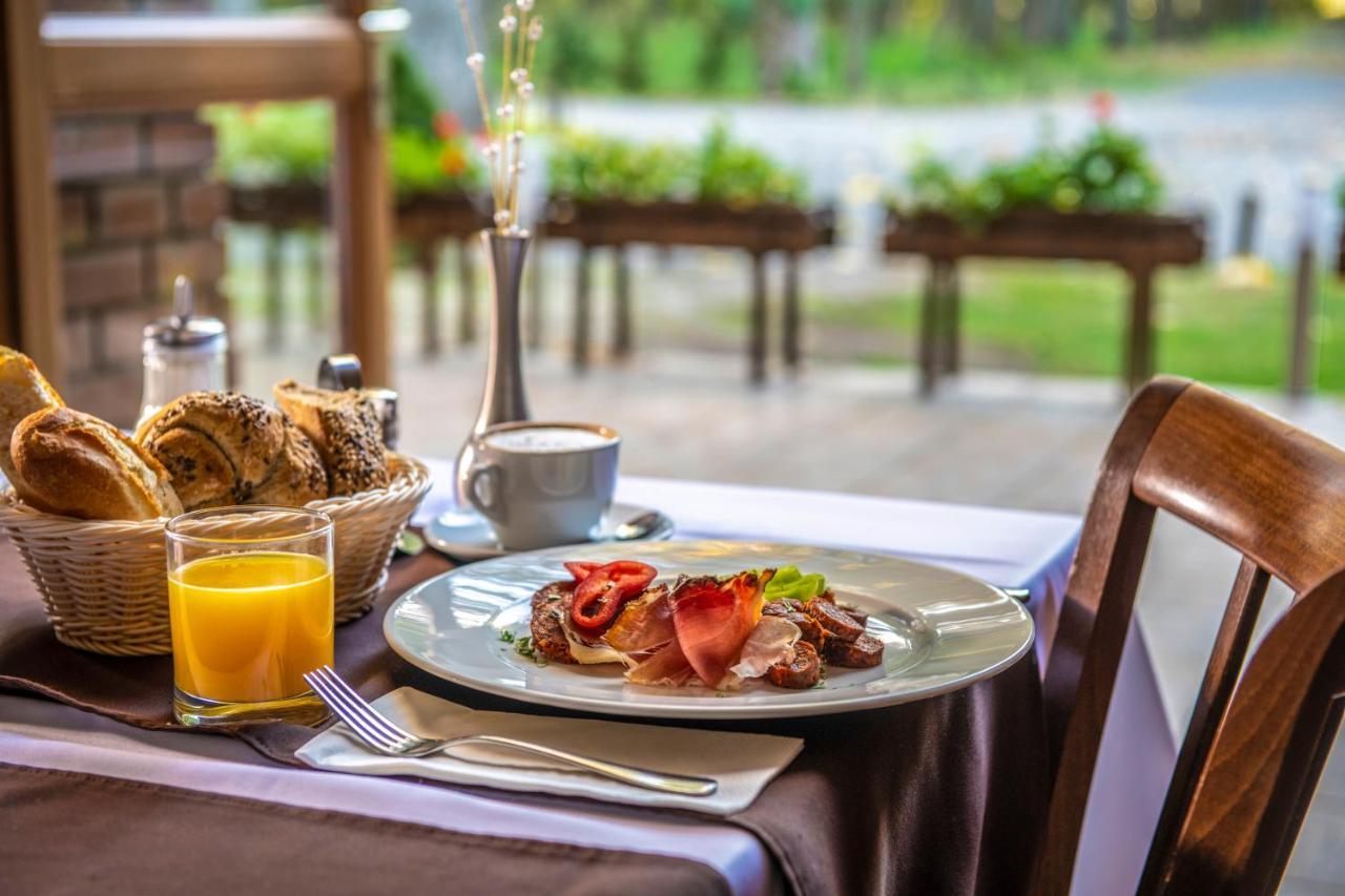 Zichy Park Hotel Bikacs Экстерьер фото