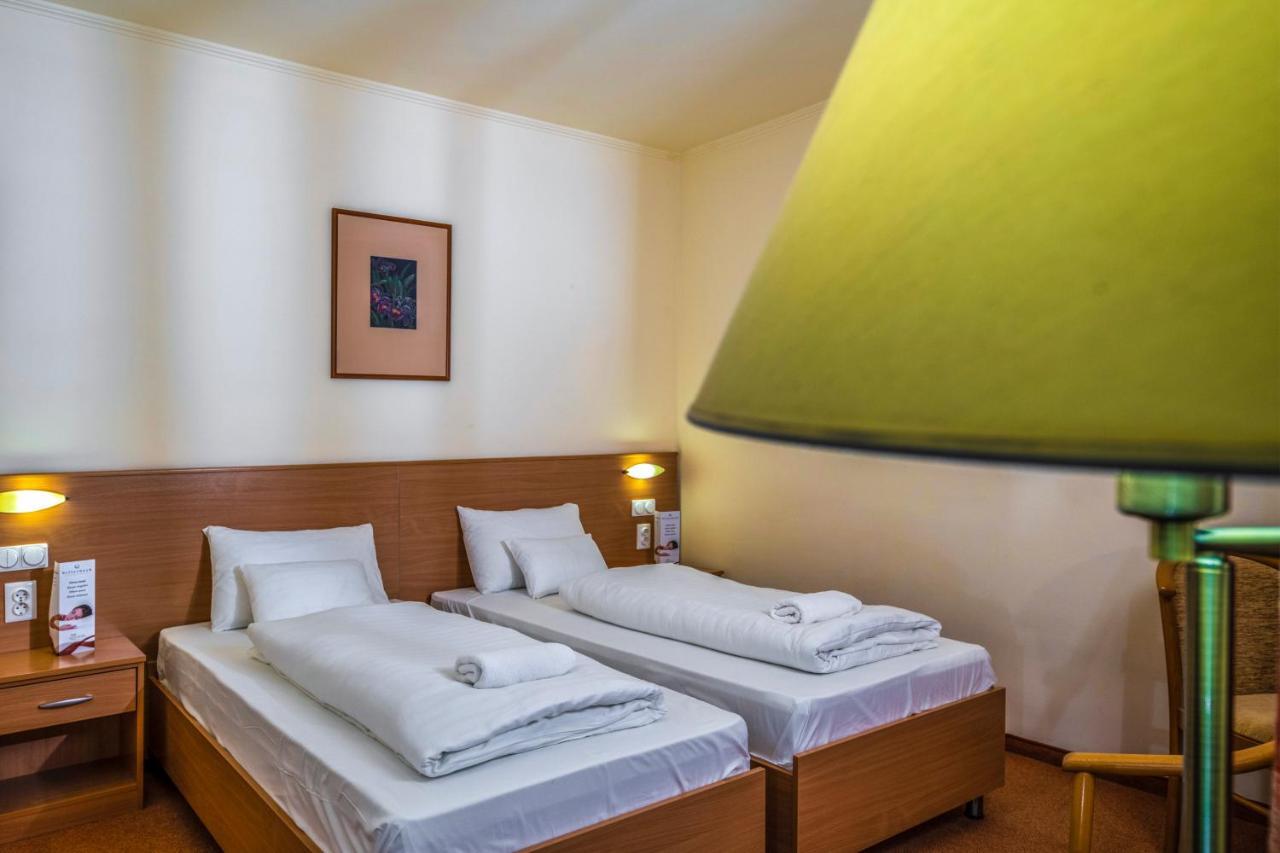 Zichy Park Hotel Bikacs Экстерьер фото